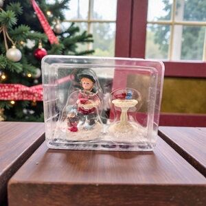 Vintage Mervyns Village Square Christmas 2000 Girl & Birdbath New in box